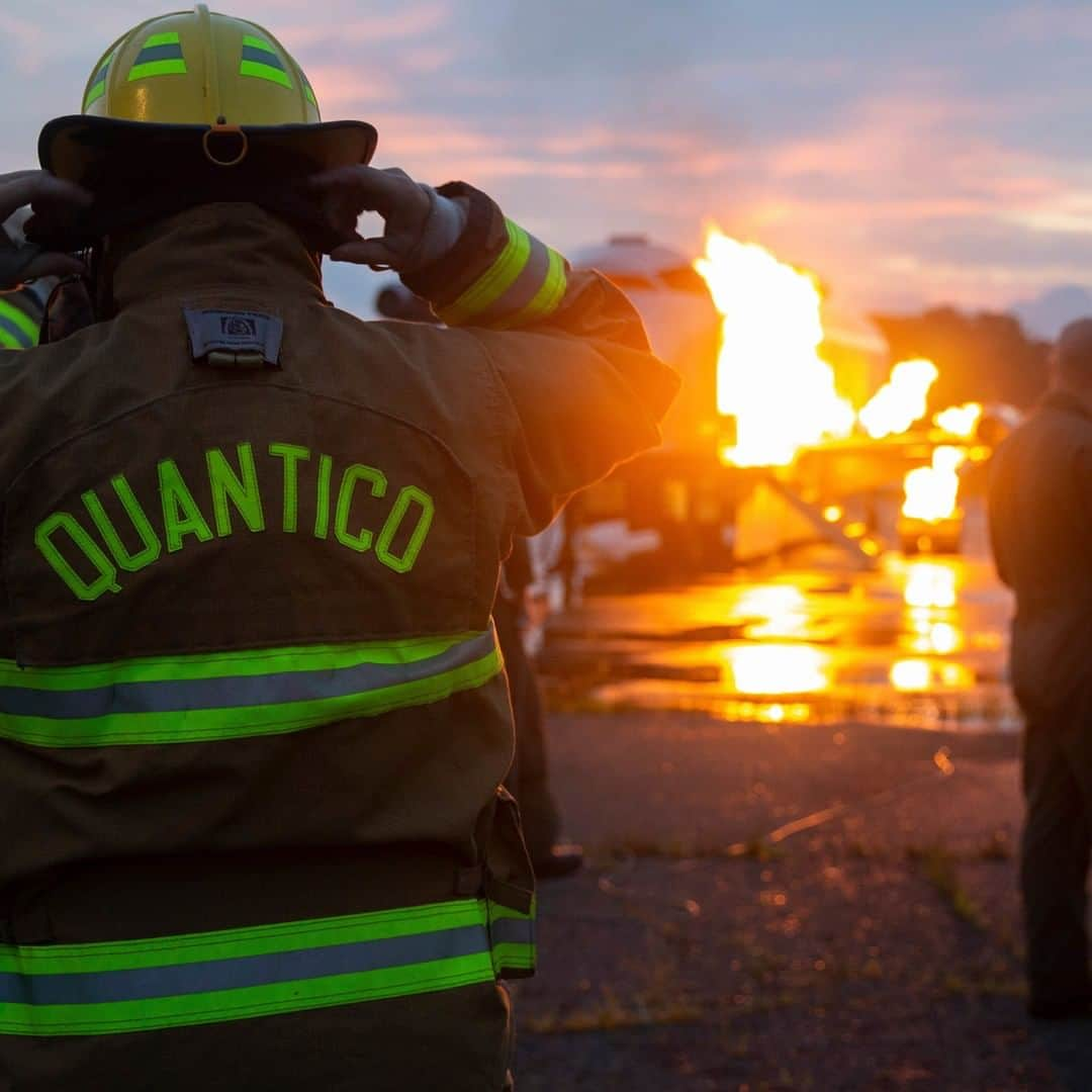 アメリカ海兵隊さんのインスタグラム写真 - (アメリカ海兵隊Instagram)「Burn Baby Burn   Aircraft Rescue and Firefighting Specialists with Marine Corps Air Facility Quantico execute fire and rescue training at the airfield aboard @mcbquantico. Controlling a fuel fire on a simulated downed aircraft prepares Marines for any real-life scenarios. (Photo by Lance Cpl. Eric Huynh)  #USMC #Marines #Military #Quantico」7月29日 1時00分 - marines