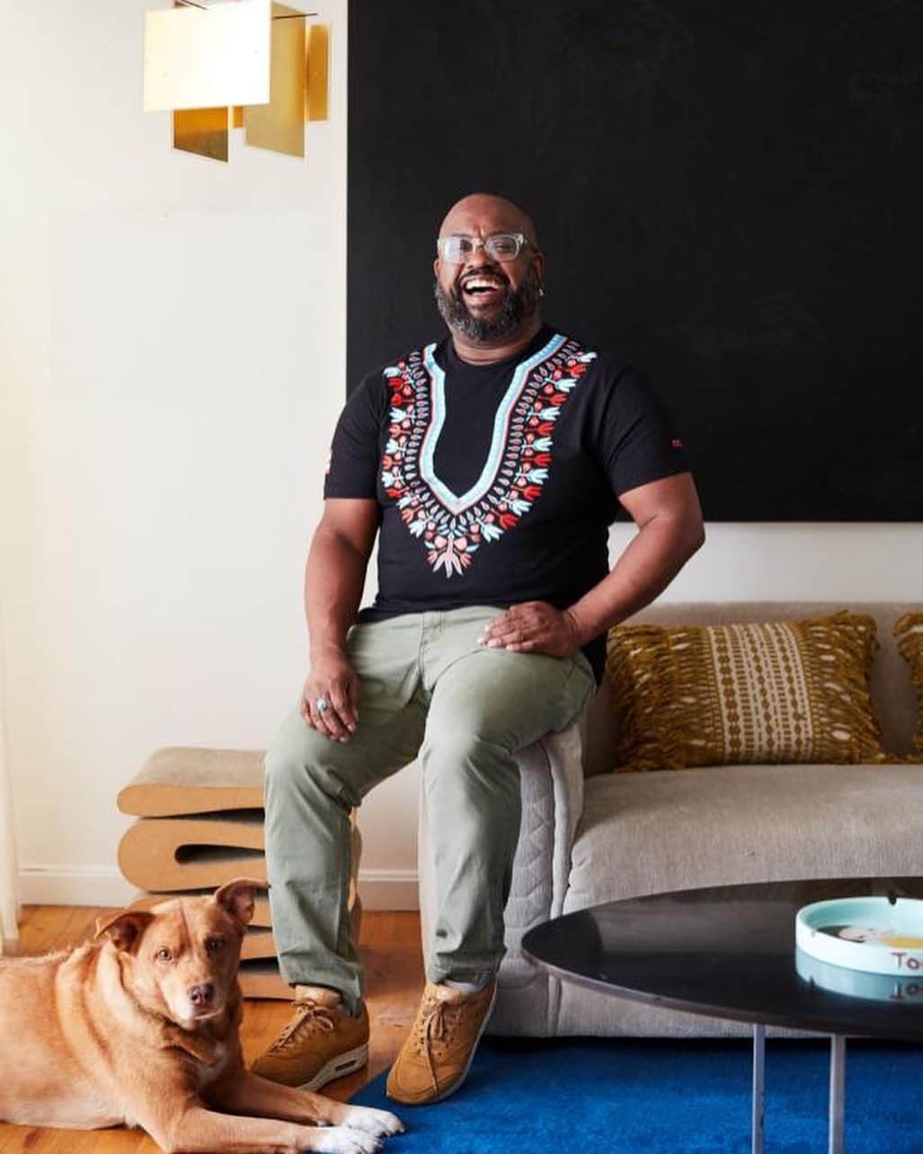 HGTVさんのインスタグラム写真 - (HGTVInstagram)「Meet Leyden Lewis, the New York interior designer who is both the name and creative force behind the Leyden Lewis Design Studio (⁠⠀ @leydenlewisdesignstudio) 👋 Step inside Leyden's home in Williamsburg, Brooklyn to see how he serves big city style in only 800 square fee. 😍 Leyden shares his beautifully appointed apartment with his partner Lazhar and their dog Nika. 🌃 🐕 Take the full tour at the link in our profile! 🔝⁠⠀ ⁠⠀ #design #interiordesign #williamsburg #leydenlewisdesignstudio」7月29日 1時02分 - hgtv