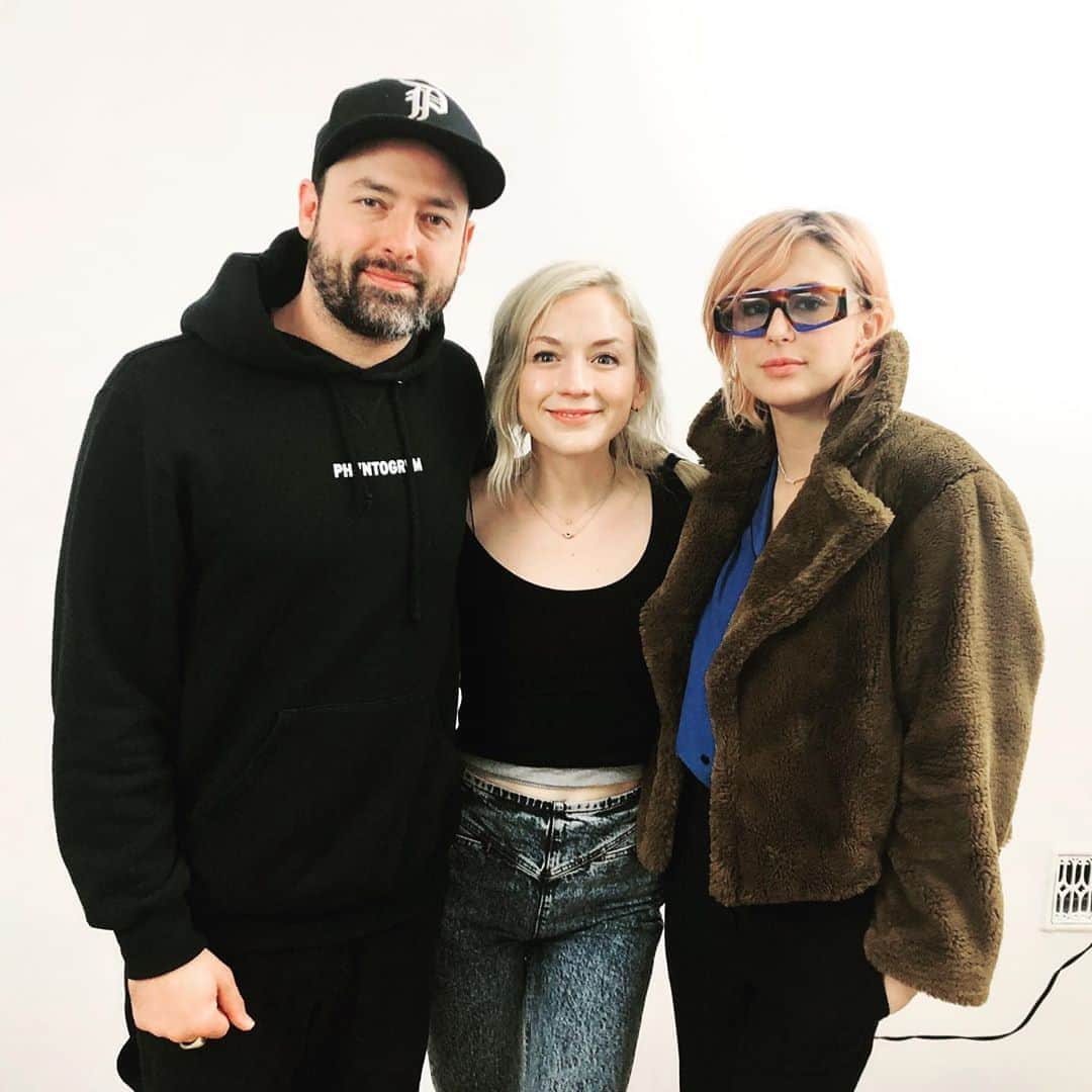 エミリー・キニーさんのインスタグラム写真 - (エミリー・キニーInstagram)「This week on the podcast!! Phantogram!! Link in bio and stories. 🤩😎❤️❤️❤️☕️」7月29日 1時16分 - emmykinney