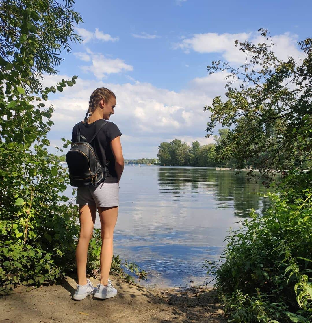 DE NUTTE Sarahさんのインスタグラム写真 - (DE NUTTE SarahInstagram)「Sunny day around Düsseldorf 🌤️🌳」7月29日 1時13分 - sarahdenutte