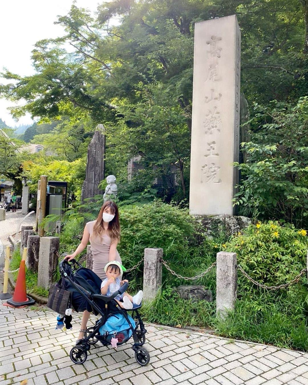 Momoeのインスタグラム：「. .  ベビーカーにはバツ丸くん、 ベビーカーの下のみよのバッグには たくさんのクレヨンしんちゃんグッズ。 しゅったんのバッグには ベイマックス。（AirPods） . . #happy #家事 #育児 #family #家族 #boy #smile #男の子 #息子 #code #love #lucky #kids #子供 #thankyou #宝物 #ベビー #fashion #follow #心 #縁 #パパ #ママ #家族写真 #男の子ママ #赤ちゃん写真 #photo #子育て #1歳 #flower」