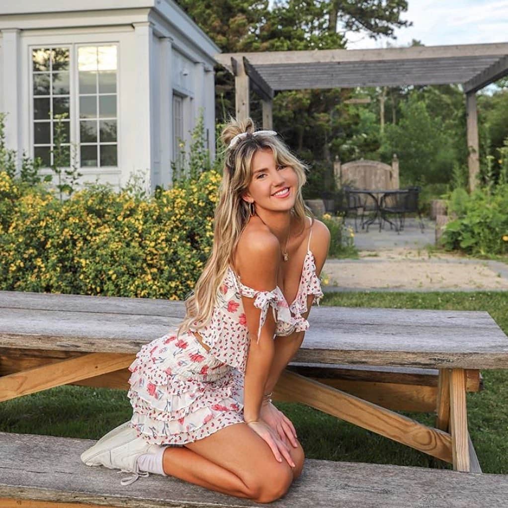 ブルーライフのインスタグラム：「The Ezra top + Kessandra skirt- a match made in heaven! Both on sale now- tap to shop 💕✨🕊💋 #shopplanetblue」