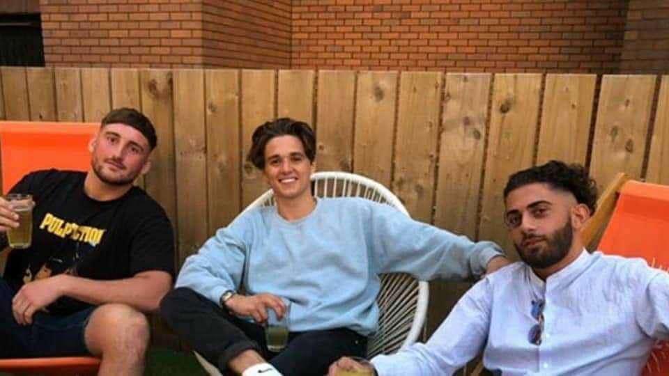 コナー・ボールのインスタグラム：「Here is the full picture ❤ Thanks @bradleywillsimpson 💘」