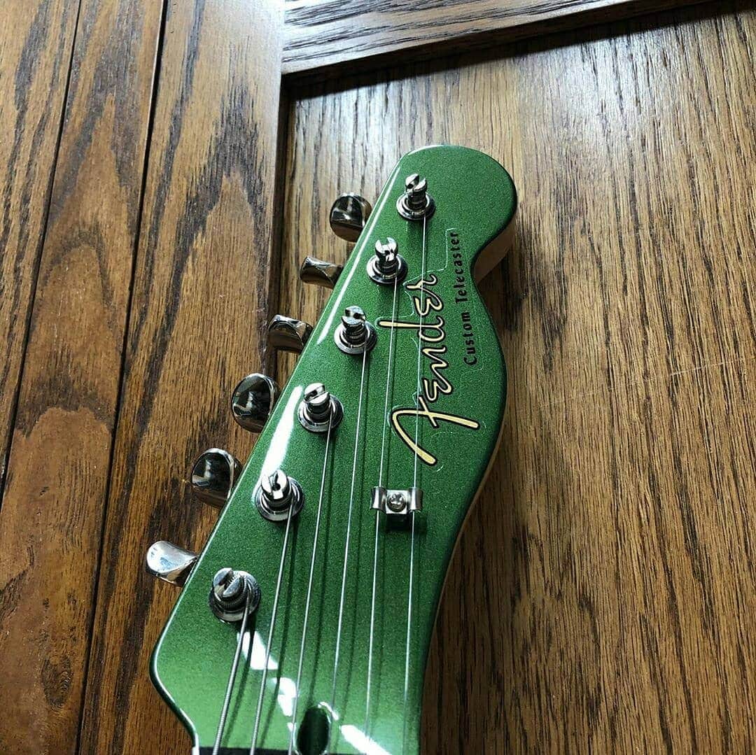 Fender Guitarさんのインスタグラム写真 - (Fender GuitarInstagram)「Some Bigsby madness from @paul_waller_fender for your #TeleTuesday  Aged Cadillac green with pearloid inlays from @thornguitars」7月29日 1時25分 - fender