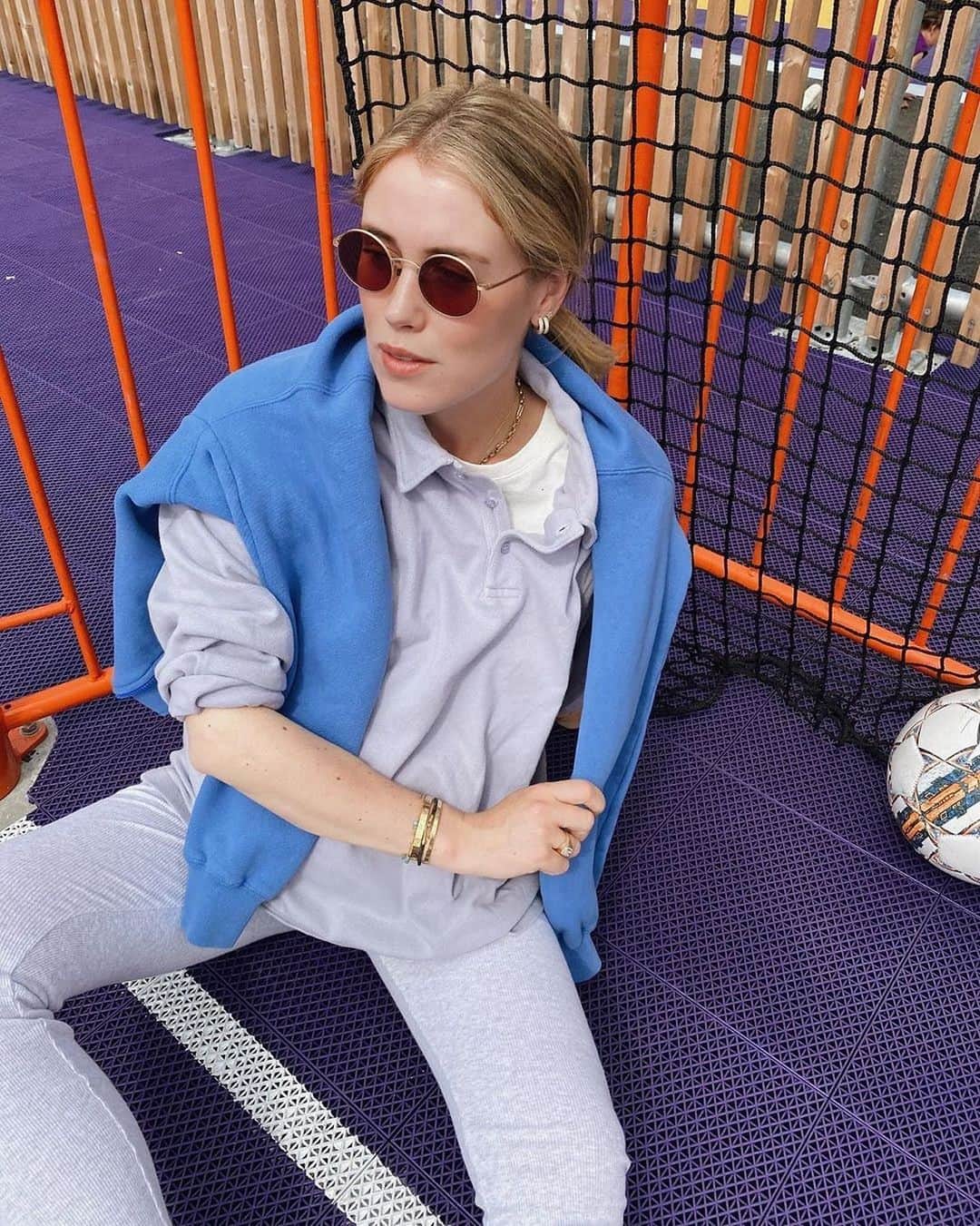 アメリカンビンテージのインスタグラム：「Dive into the blue with our amazing AMV friends @annabelrosendahl #americanvintage #SS20 #womenswear」