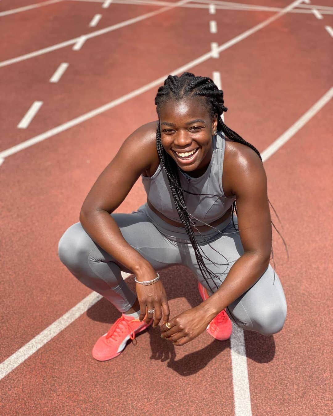 アシャ・フィリップのインスタグラム：「Life can bring you ups⬆️ and downs⬇️, but don't let it steal your joy 😄✨♥️ ⁣ ⁣ @pumaperformance🏃🏾‍♀️💨⁣ ⁣ ⁣ ⁣ ⁣ #Puma #Positive #Motivation #Joy #Life #Happiness #GlowUp #KeepPushing #GoodVibesOnly #BeYou」