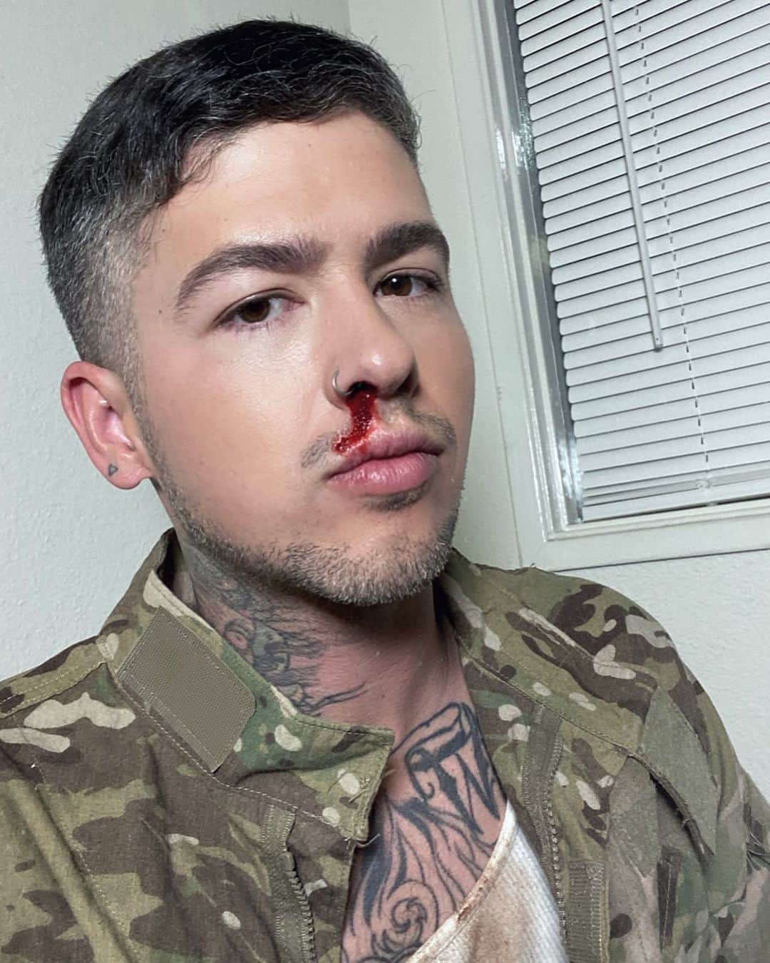 T・ミルズのインスタグラム：「u should see the other guy...」