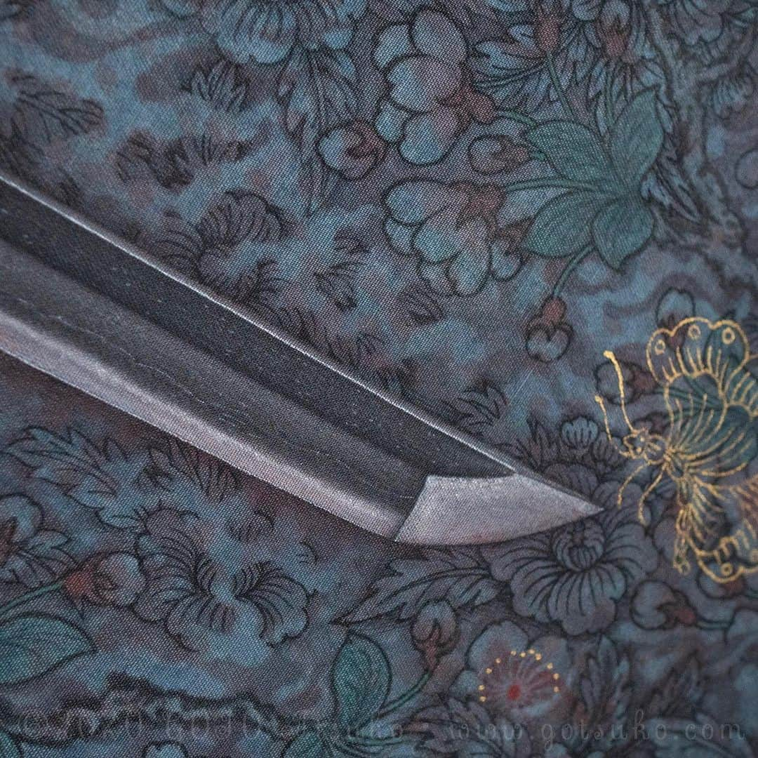 後藤温子さんのインスタグラム写真 - (後藤温子Instagram)「This work is for the group exhibition “KISSAKI" on the theme of the Japanese sword🗡 #watercolor #painting on #cottonfabric #japanesesword」7月29日 1時59分 - gotsukooo