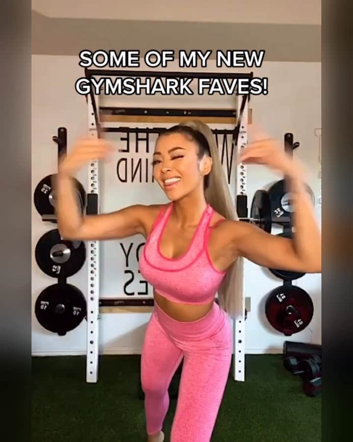 リアン Vのインスタグラム：「Which outfit from @gymshark is your fave?🔥@Gymsharwomen #Gymshark #Gymsharkwomen #ad」