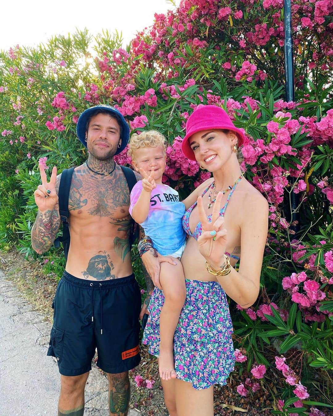 フェデスさんのインスタグラム写真 - (フェデスInstagram)「Figli dei fiori 🌸」7月29日 2時13分 - fedez