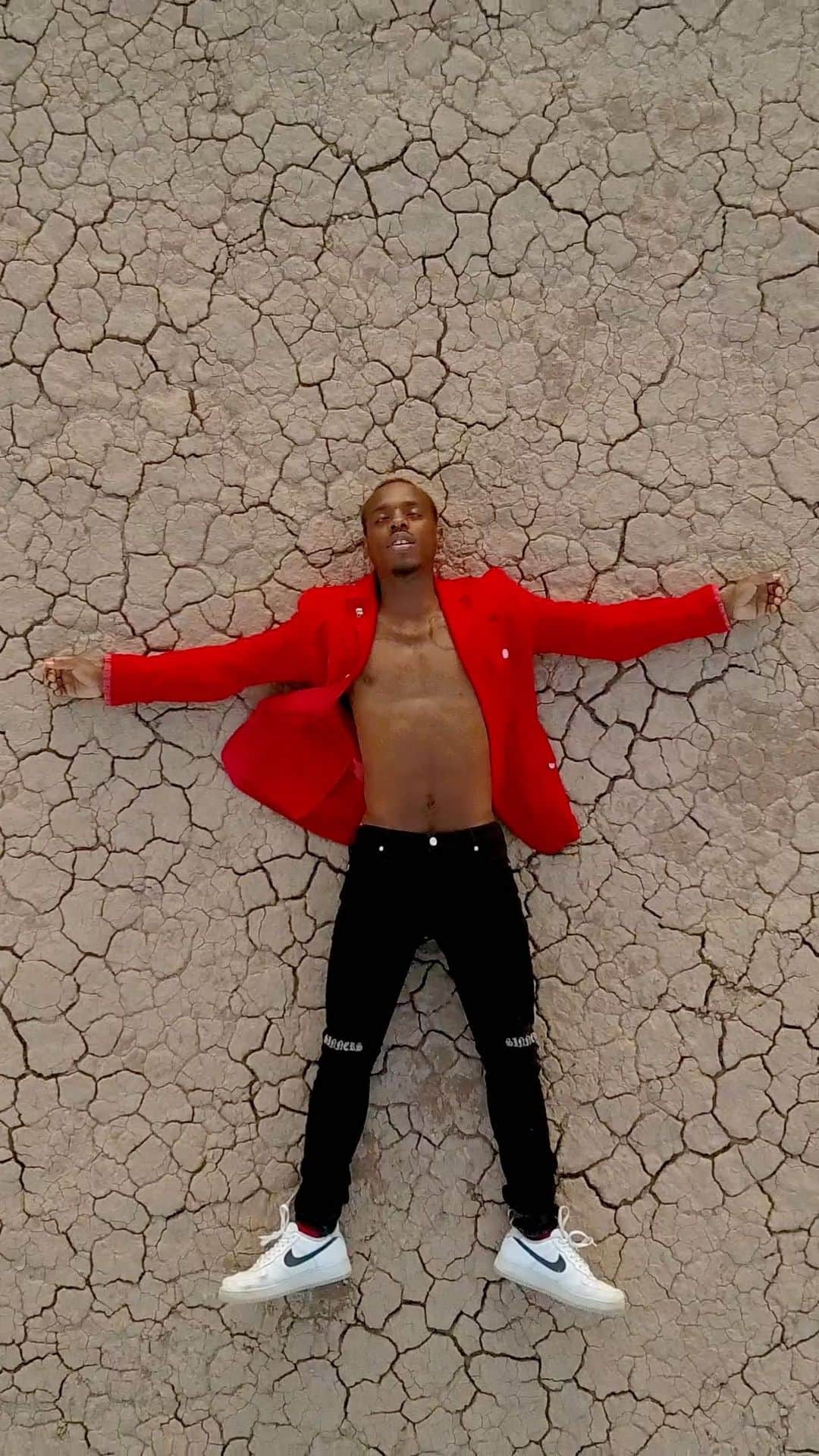 Lil Buckのインスタグラム：「Directed by @lilbuckdalegend & @randmvision . Edited by: @randmvision  . After Effects: @alecclawson  . Inspired by the Legend @eltonjohn & the @rocketmanmovie  . Special Shout out to @mmdnorthhollywood for providing the Grade-A Rocket Fuel for the shoot  😙💨」