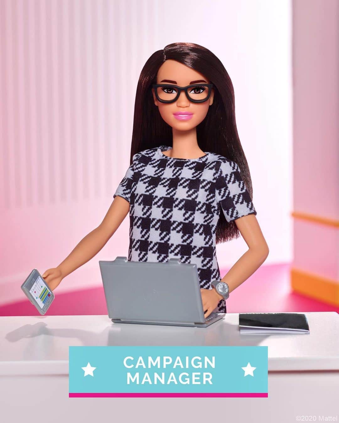 バービーさんのインスタグラム写真 - (バービーInstagram)「​From the polls to the podium, #Barbie knows that girls are made to lead. The Barbie Campaign Team set features four diverse dolls that inspire girls to see themselves in the roles that make up a winning campaign: Candidate, Campaign Manager, Fundraiser and Voter. #Barbie2020 #YouCanBeAnything」7月29日 3時00分 - barbie