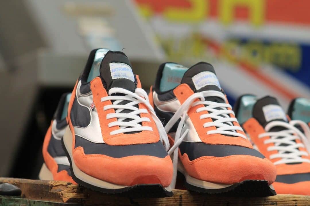 ウォルシュのインスタグラム：「Grab yourself a pair of our Ensign Classic Coral in the Summer Sale 💸 . . . #normanwalshuk #normanwalsh #britishmanufacturing #madeinbritain #ukmfg #shoes #footwear #sneakers」