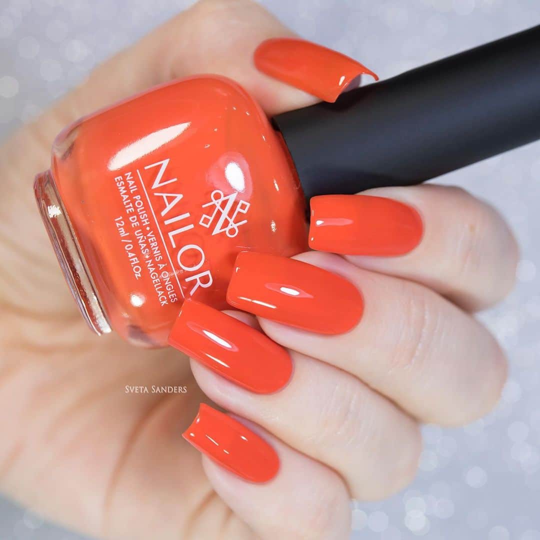 Sveta Sandersのインスタグラム：「У меня для вас есть ещё один оттенок лака от @nailor.russia @nailor.official - “Van Gogh”, яркий крем, ложащийся в два тонких слоя. На коротких ногтях можно обойтись одним слоем😊 И я напоминаю, что все лаки у #nailor названы в честь художников. Приобрести этот и другие лаки #nailor можно на сайте nailgoods.ru #nailorvangogh」