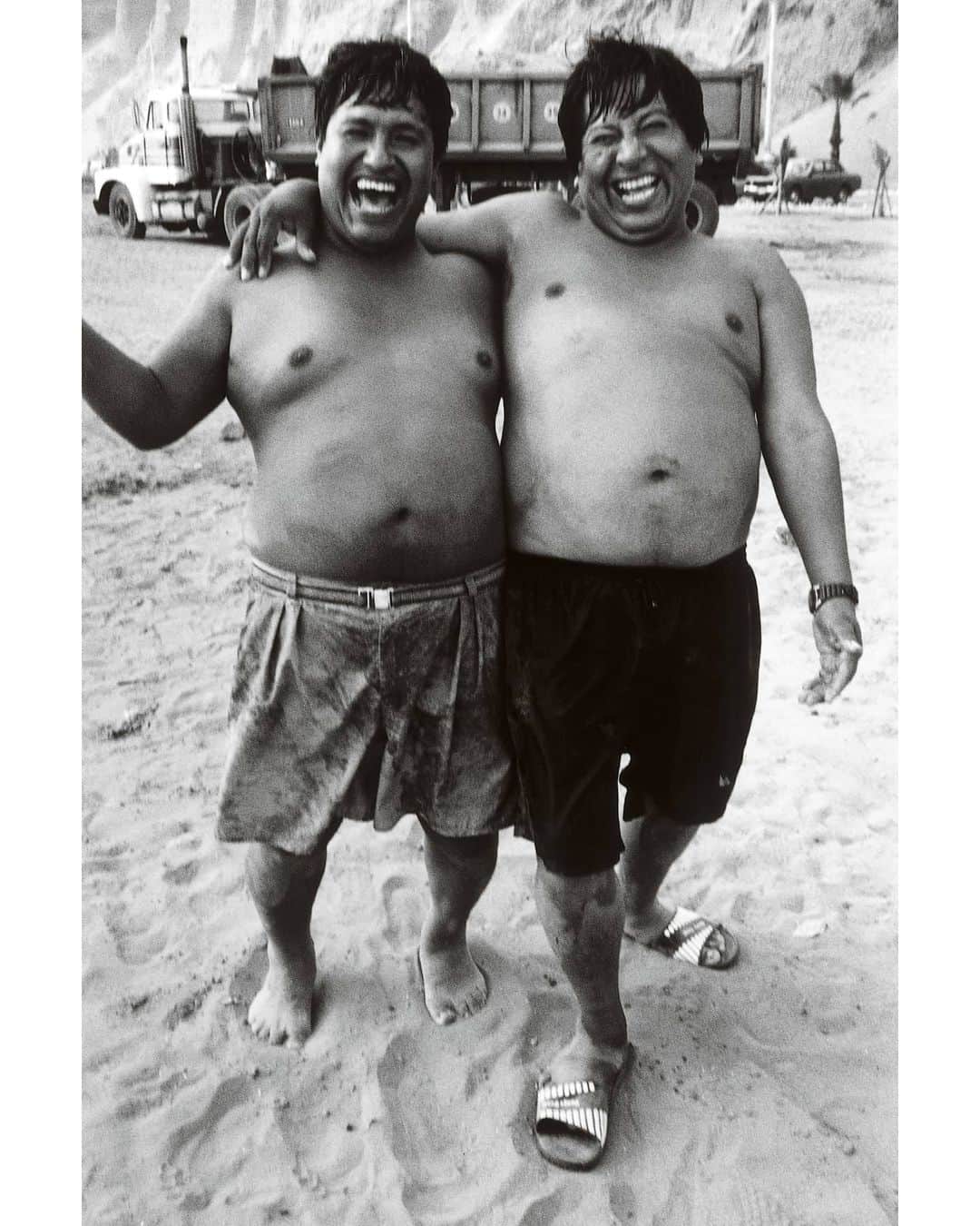 マリオ・テスティーノのインスタグラム：「Peruvian joy 🇵🇪 Happy Independence Day!⁣ _⁣ Qué viva el Perú 🇵🇪 ¡Feliz 28!⁣ ⁣ LIMA, 1998⁣ ⁣ #FelicesFiestasPatrias #Feliz28 #MarioTestino」