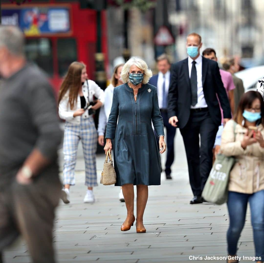 ABC Newsさんのインスタグラム写真 - (ABC NewsInstagram)「Camilla, Duchess of Cornwall, wears a mask as she visits the National Gallery in London, England. #camilla #duchessofcornwall #nationalgallery #london #facemask」7月29日 3時14分 - abcnews