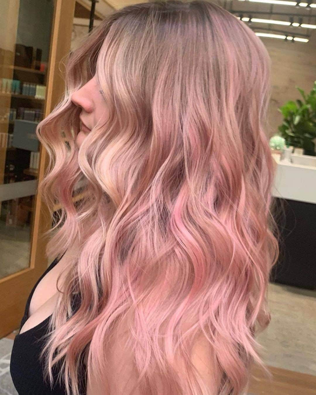 ghd hairさんのインスタグラム写真 - (ghd hairInstagram)「💗 Perfectly pink waves 💗 @charmayne_edwardsandco   #ghd #ghdpink #pinkwaves #wavyhair #hairgoals #hairinspo #hairinspiration」7月29日 3時20分 - ghdhair