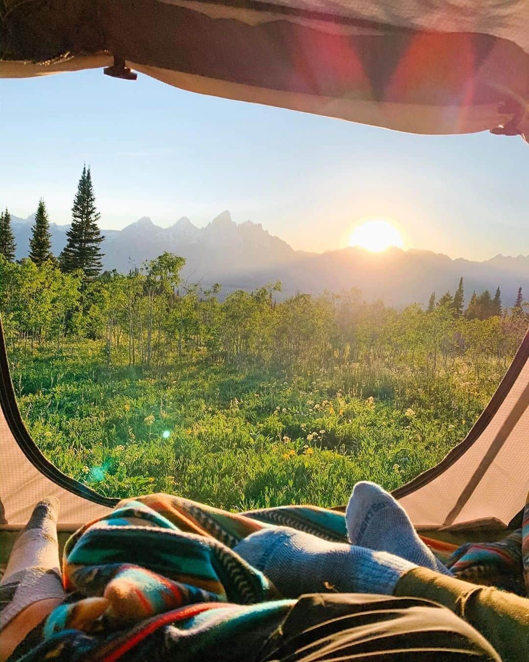 REIさんのインスタグラム写真 - (REIInstagram)「We’re off to a great start. Thanks to all for participating in the first #REIchallenge of summer. Keep sharing the love while enjoying sunshine and fresh air all summer long. 🏕 #RecreateResponsibly   Photos: @beccajeanfields, @speakingquitefrankly and @the_new_nomad.」7月29日 3時25分 - rei