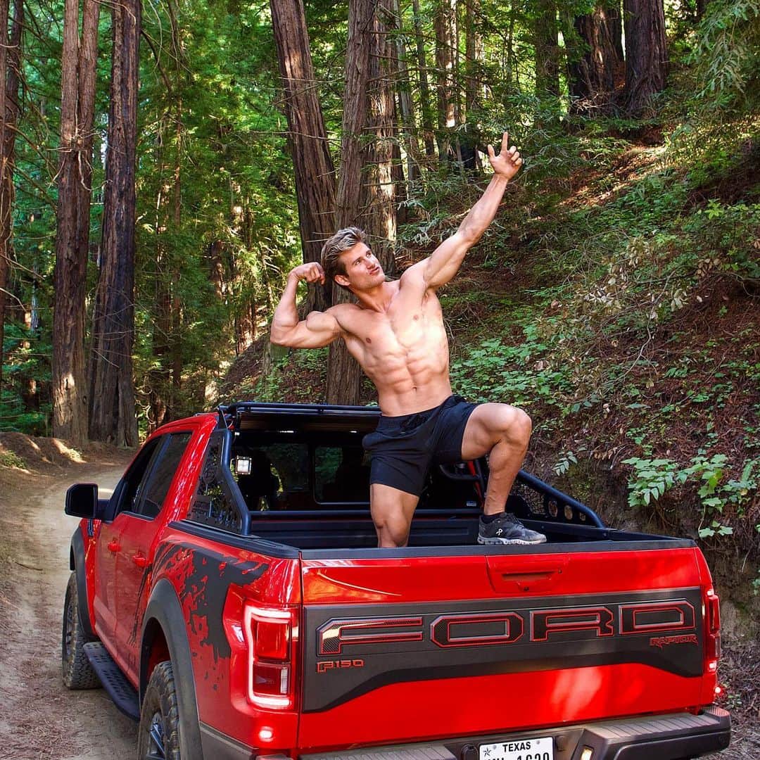 セージ・ノースカットのインスタグラム：「Aesthetics on point? #fitness #aesthetics」