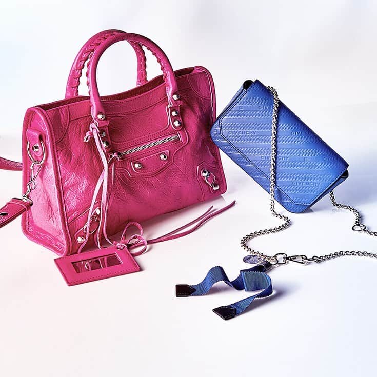 GILTのインスタグラム：「When in doubt, go bold. Tap to shop #Balenciaga and more downtown-cool style.」