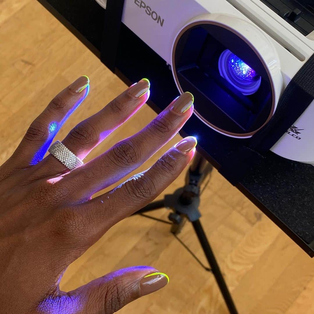 Mei Kawajiriさんのインスタグラム写真 - (Mei KawajiriInstagram)「Epson and Nails @parkerkithill 🎥💕✨ #Nailsbymei」7月29日 4時02分 - nailsbymei