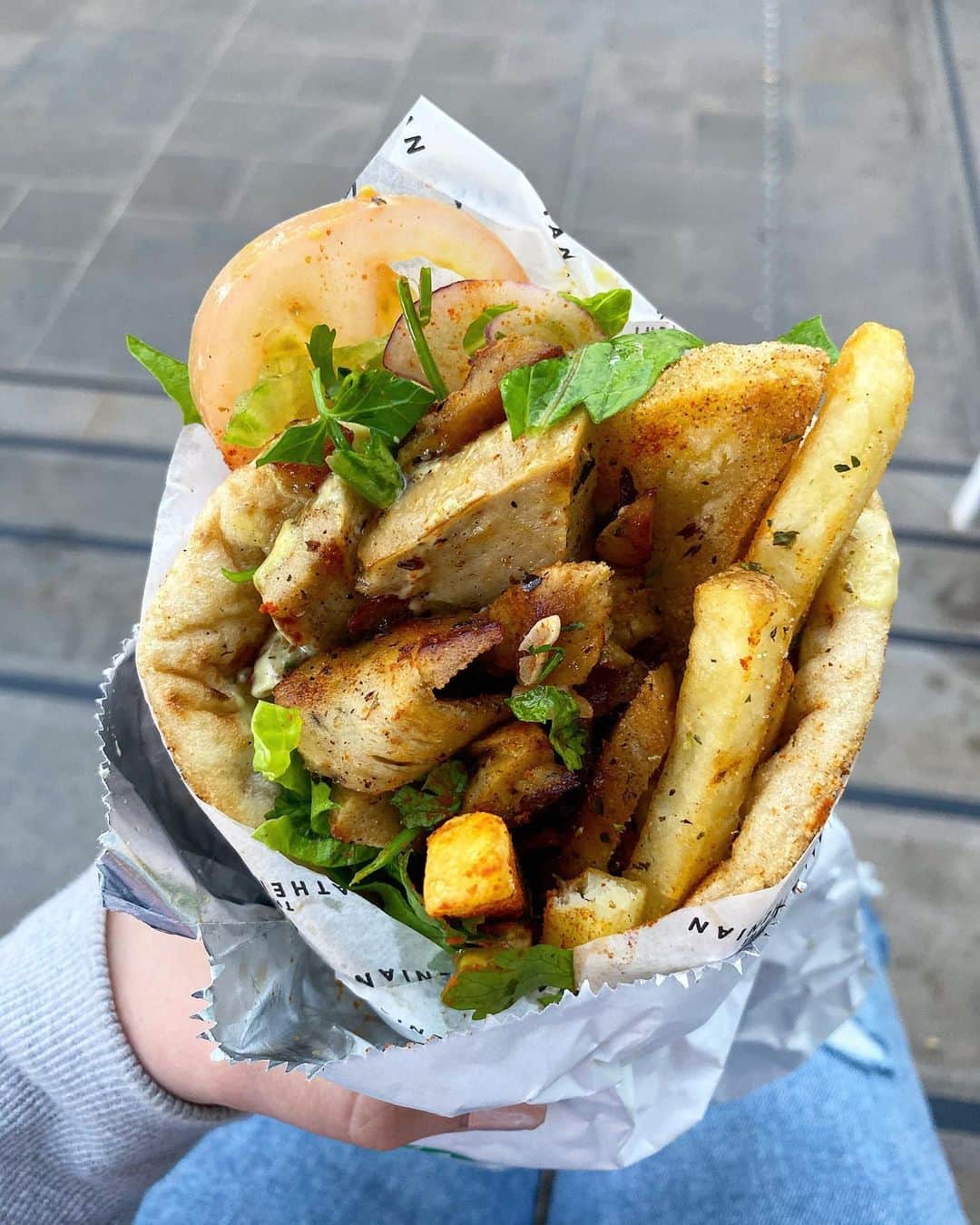 のインスタグラム：「The Beast is back 🚨 @theathenianuk  📷 @thetessaproject   Chicken / Pork / Vegan gyros meat, halloumi fingers, chips and salad in a wrap. What more could you want 🤤   You’d never guess it but this is actually the vegan version and I was SO IMPRESSED. Couldn’t tell this wasn’t meat (seitan and soya) and the halloumi substitute was top notch.   Whatever you order in The Athenian - make sure you get their signature sauce it is 👌🏻👌🏻👌🏻👌🏻  #theathenian #gyros #vegangyros #souvlaki #eatgreek #halloumi」