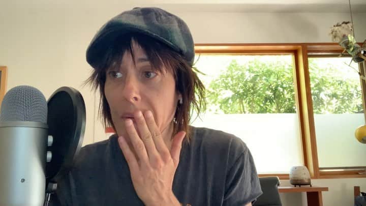 キャサリン・メーニッヒのインスタグラム：「2 wannabe advice experts.  New episode of 👖drops tomorrow」