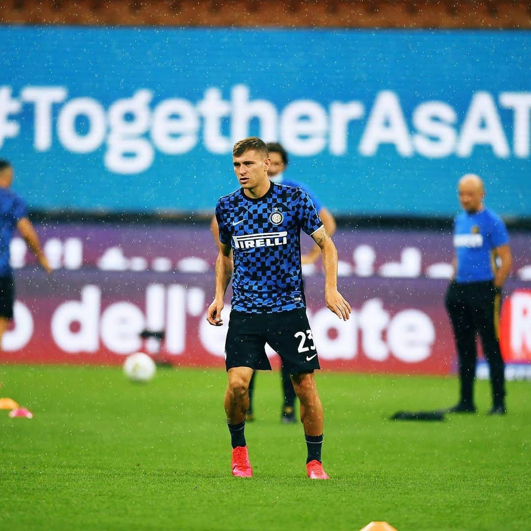 インテルナツィオナーレ・ミラノさんのインスタグラム写真 - (インテルナツィオナーレ・ミラノInstagram)「ALMOST READY! 🔥💪🏼🏟 #Inter #ForzaInter #WarmUp #SerieA #Football」7月29日 4時33分 - inter