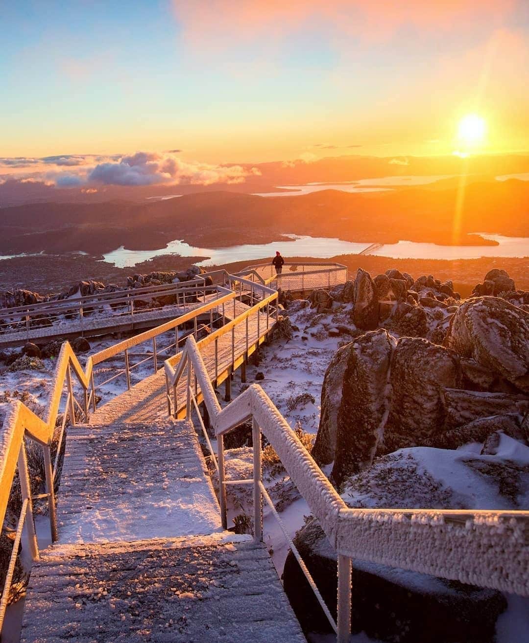 Australiaさんのインスタグラム写真 - (AustraliaInstagram)「Rug up - there’s a frosty sunrise waiting for you at #MtWellington in @tasmania ❄️ @jeon_landscapes captured this glistening display at Mount Wellington’s summit, which offers breathtaking views over @hobartandbeyond. #Tassie’s had some chilly weather recently so if you’re planning a trip, pack plenty of warm clothes. Or, if you wait ‘til springtime, you’ll be rewarded with spring babies (wombats and wallabies, that is!), warmer weather and fresh spring produce like asparagus and apples. #seeaustralia #discovertasmania #tassiestyle」7月29日 5時00分 - australia