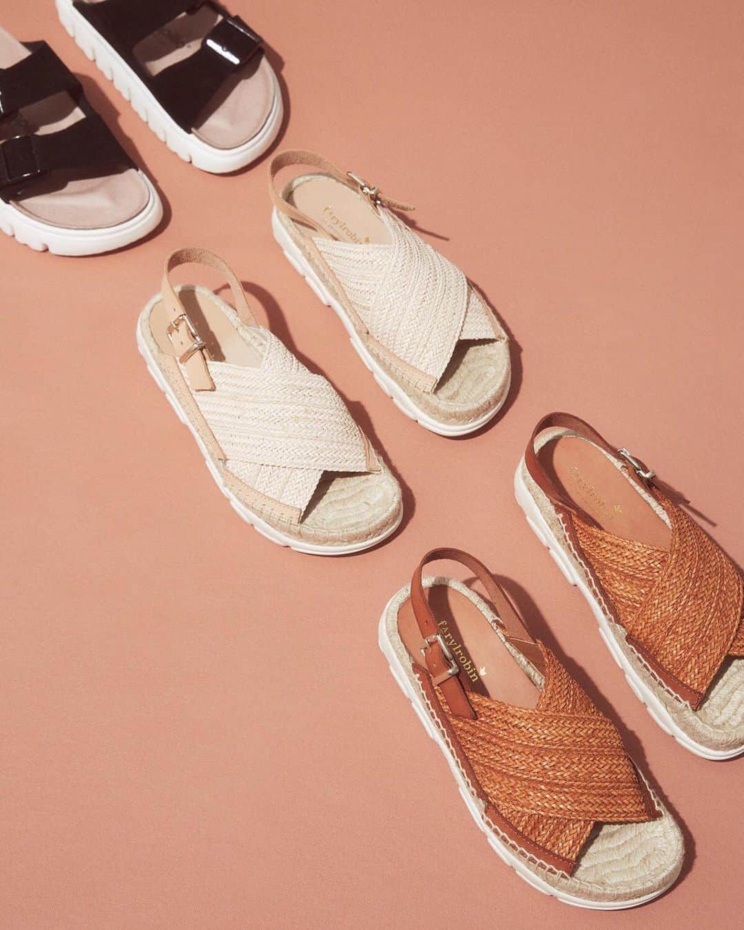 Anthropologieさんのインスタグラム写真 - (AnthropologieInstagram)「Move (fashion) forward in these criss-crossed sandals #shoesdaytuesday (link in bio to shop)」7月29日 5時01分 - anthropologie
