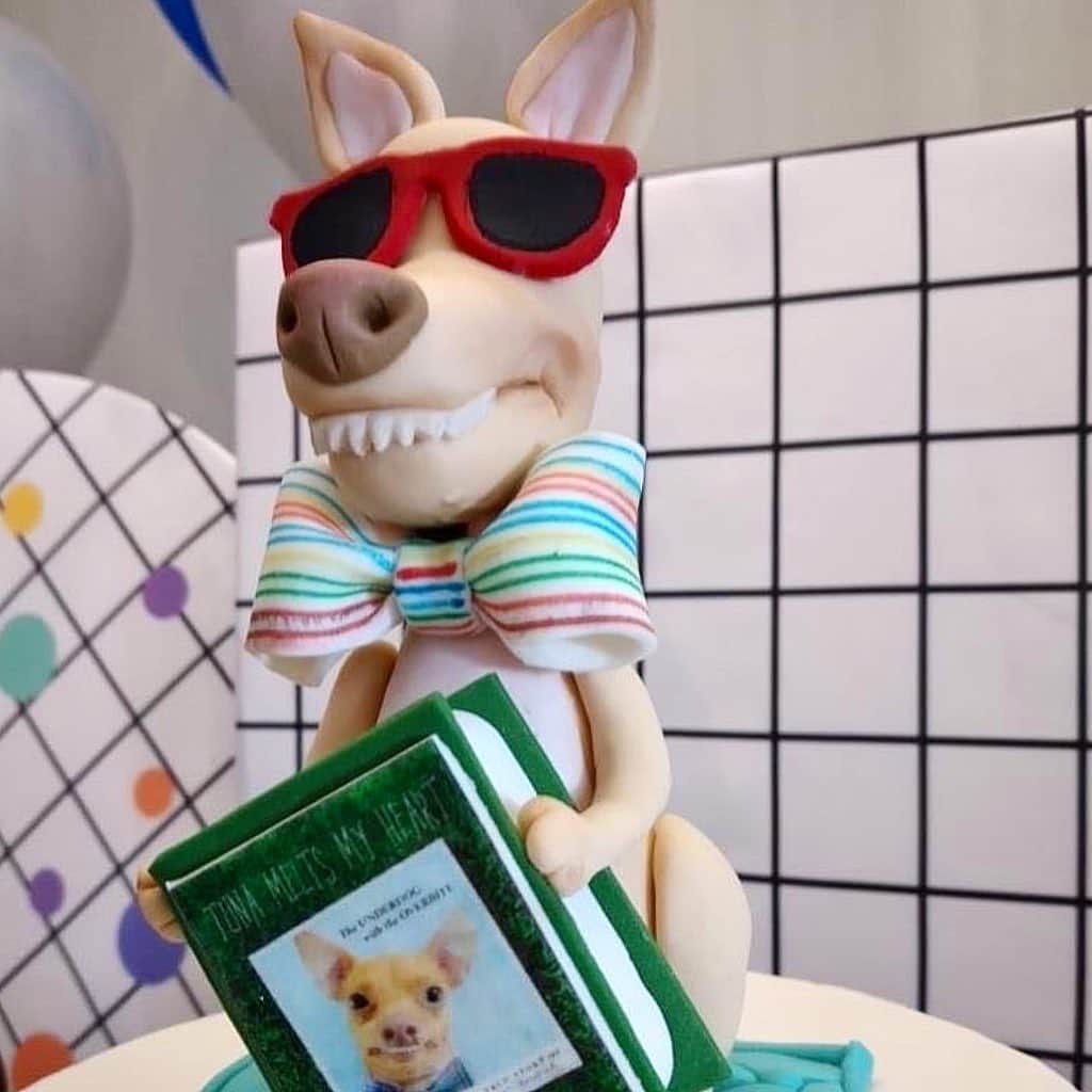 Tuna {breed:chiweenie} さんのインスタグラム写真 - (Tuna {breed:chiweenie} Instagram)「So the other day I created a @cameo video for @jeanfelipelacerda’s birthday, and today I received photos from @dilarochalima showing me images from Jean’s Tuna Themed birthday party. Holy moly! @priscilamadeiraconfeitaria made the #tunainterpretations cake and treats, and @mimosdadinda created all the decorations! To clarify, this isn’t for Tuna’s birthday on Friday, but I did have a cake made by @pariscustomcakes and I cannot wait to show you! I just wanted to share these photos since today is #tunartuesdays and this is Tuna’s birthday week!」7月29日 5時36分 - tunameltsmyheart