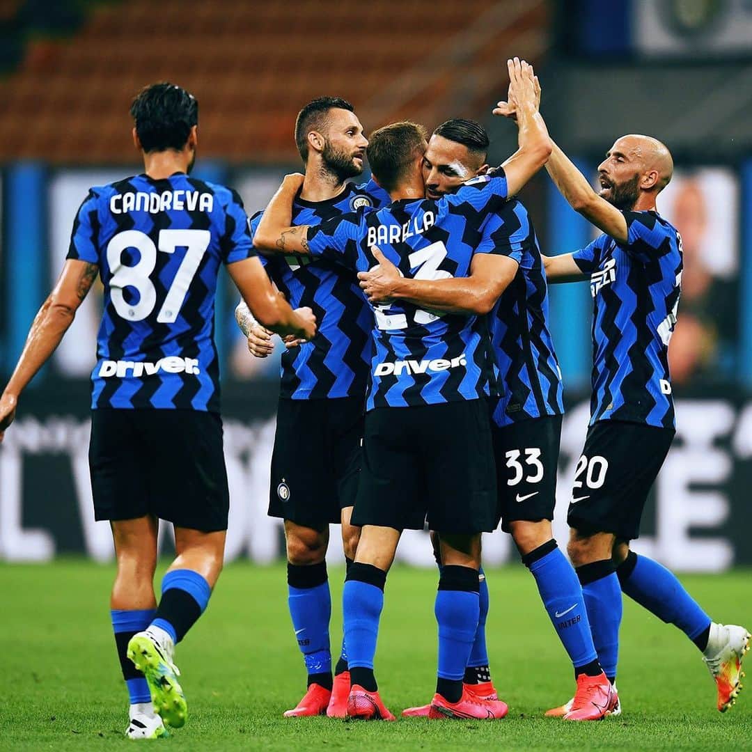 インテルナツィオナーレ・ミラノさんのインスタグラム写真 - (インテルナツィオナーレ・ミラノInstagram)「HALF TIME #InterNapoli 1️⃣-0️⃣ #Inter #ForzaInter #SerieA #Football #Goal #Celebration」7月29日 5時37分 - inter