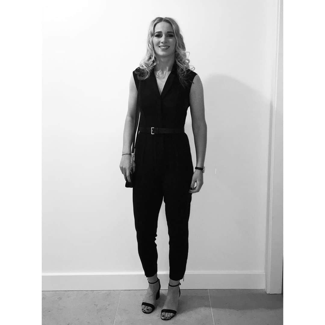 ジェンマ・ボナーのインスタグラム：「Challenge Accepted ... Thank You @janinebeckie4 🖤🤍#womensupportingwomen」