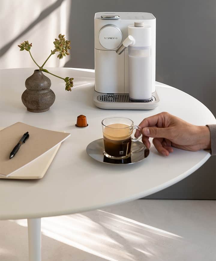 Nespressoさんのインスタグラム写真 - (NespressoInstagram)「How do you get ready for your day? Do you make mental notes or physical lists? 📝 Do you take your coffee black or with milk? ☕️🥛  📷 : @thismintymoment  #Nespresso #NespressoMoments #WFHwithNespresso #CoffeeBreak #CoffeeLover」7月29日 17時00分 - nespresso