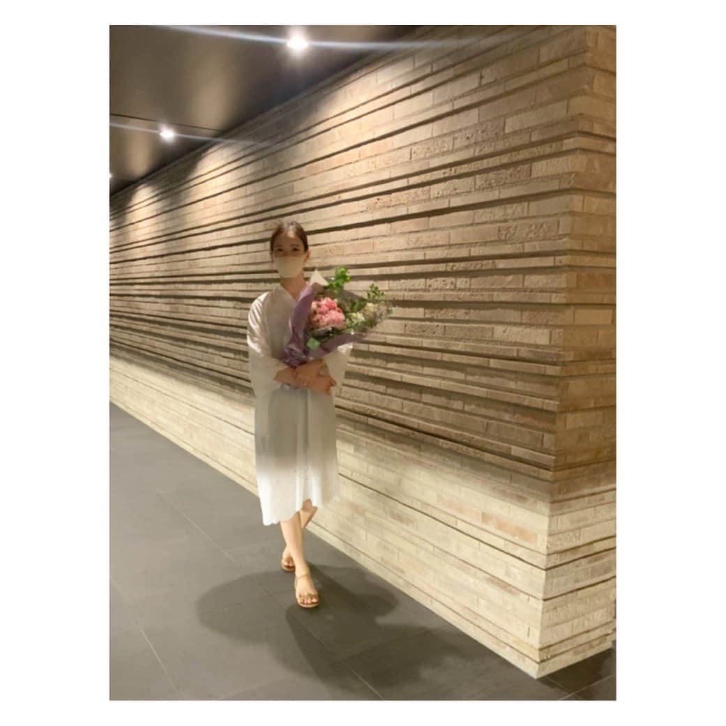 森田麻恵さんのインスタグラム写真 - (森田麻恵Instagram)「きれいだなぁ💐  息子たちが一本一本選んでくれたらしい花束も、全て愛おしい！  #bouquet #flowers #gifts  #お花　#お花のある暮らし」7月29日 16時57分 - morita_mae