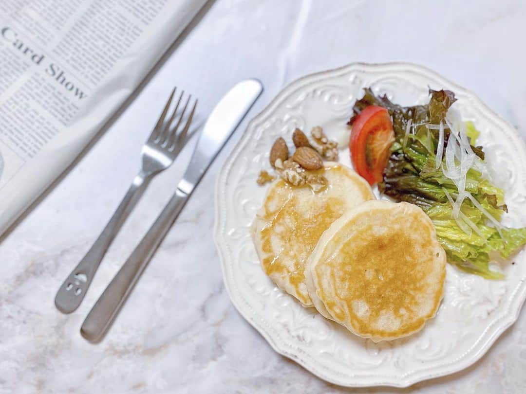 布川桃花さんのインスタグラム写真 - (布川桃花Instagram)「手作りグルテンフリーパンケーキ🥞﻿ ﻿ といってもほとんど絹豆腐✨﻿ 材料は豆腐、米粉、豆乳、はちみつ﻿ ココナッツオイル、ベーキングパウダー、お酢。﻿ ﻿ 豆腐とは思えない満足感のある﻿ 甘くてふわっふわのパンケーキ❤︎﻿ ﻿ #momoka_gourmet﻿ #momoka_beauty」7月29日 15時36分 - momoka_fukawa