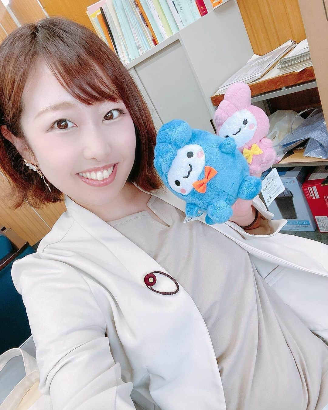 夏目亜季のインスタグラム：「最近の出来事！  昨日は健康危機管理委員会でした。  荒川区におけるコロナ感染状況と対策について議論しました。  ・医療従事者への充分な支援を要望 ・感染者の基礎疾患の有無 ・不要不急についての区の考え  について質疑をしました。 詳しくは長いのですがこちらを見てください。 後半部分で発言してます。 https://youtu.be/Uiyr5KQGUKo  委員会の傍聴にハムスターの事で心配した荒川区のファンの方がきてくれてました。いつも応援ありがとうございます！  そして本日は不妊治療のオンライン勉強会参加してきました。  育休や不妊治療の課題について、日本の育休制度は恵まれてない わけではないのに、職場にいいづらい環境や周りの見え方を気にし過ぎてしまう、性教育の問題もそうですが本音を言えない社会、日本人の素質の問題もあるなと感じました。  最後に、、、 このような時代において家庭内での状況、他者からの嫌がらせが悪化するケースが非常に多いです。 三浦春馬さんの件、木村花さんの件は決して他人事ではありません。 様々な心の悩みや人に言いにくいこと、事件、ちゃんと相談窓口があります。 辛いことがある方は迷わずそういったところに相談してみてくださいね。  【荒川区におけるストーカーやDV被害について】  「こころと生き方・DVなんでも相談」ストーカー被害に対応する情報提供や被害者の精神的な相談可 ・男女平等推進センター  区内各警察署にも担当窓口 ・荒川、南千住、尾久警察署  詳しい連絡先はこちら https://www.city.arakawa.tokyo.jp/a003/keitai/faq/seikatsu/shohishatoraburu004.html 　 ‪木村花さんの報道を受け改めて情報モラル教育の実施について、テレワークの推進、タブレット教育の推進、コロナ対応について！など一般質問‬ https://youtu.be/mC2jqY95s7g  #荒川区議会議員　#南千住 #熊野前　#町屋　#荒川　#東尾久 #あら坊　#あらみぃ #DV ＃ストーカー　#誹謗中傷 #心の悩み　#不妊治療　#政治家」