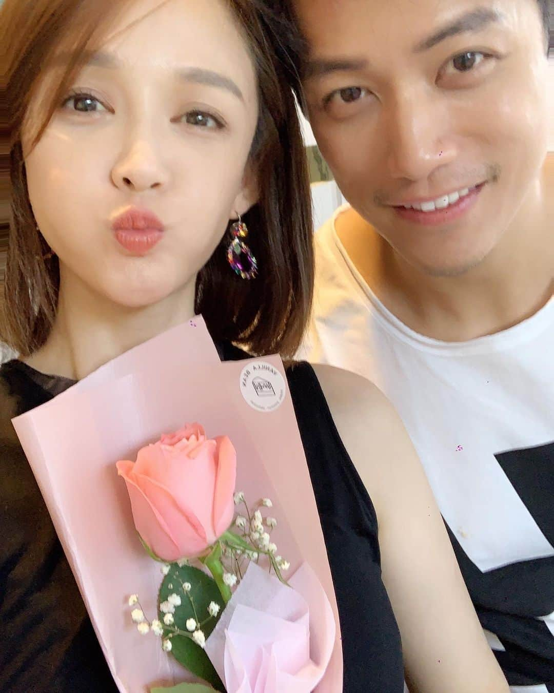 ジョー・チェン（Joe Chen）さんのインスタグラム写真 - (ジョー・チェン（Joe Chen）Instagram)「🤗 The best partner is one that is not only a lover,but your best friend as well. Thank u for always making me smile  @alan.chen._ 💖😋 #一年前的今天我們相遇了 #松美术馆」7月29日 15時51分 - iam_joechen