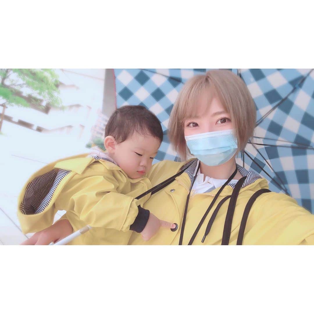 のインスタグラム：「﻿ ﻿ ﻿ 早く梅雨明けないかなー😪﻿ ﻿ ﻿ ﻿ #親子コーデ　#プチバトー　#可愛いカッパ﻿ #近場旅行#1歳　#家族旅行　#慣らし保育　#ひよこ組　#保育園大好きっこ　#まだ歩かない﻿ #ママ一年生　#撮影 #自宅軟禁　#外出自粛　#筋トレ　#アパレルモデル　#japan  #kyoto #ハウススタジオ　#スタジオ撮影　#赤ちゃん袴　#男の子袴　#撮影モデル　#今日のコーデ　#男の子ママ  #ママゴル　#いたずらっ子﻿ #コロナに負けない　#お家時間　#ヤンチャボーイ」