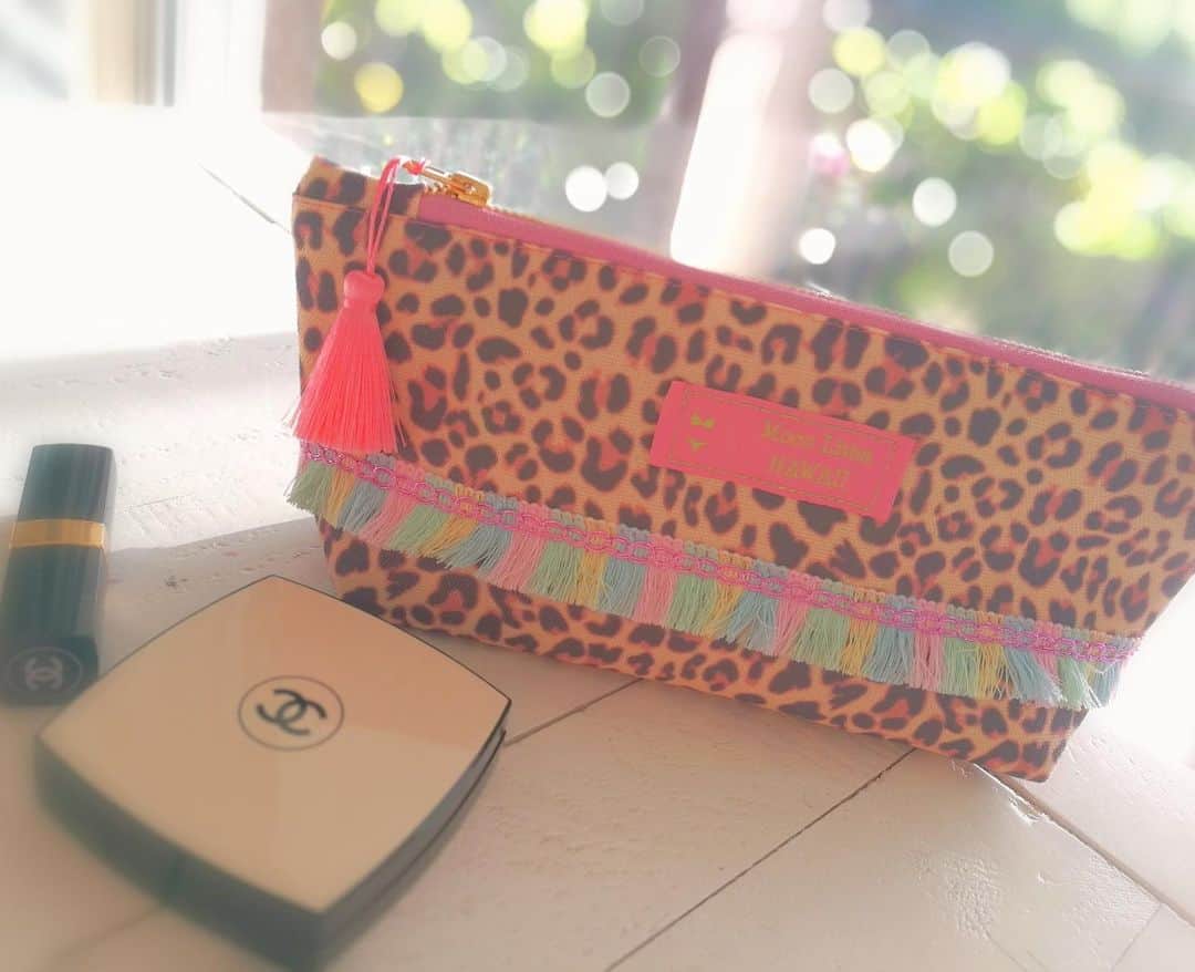Moco Lima Hawaiiさんのインスタグラム写真 - (Moco Lima HawaiiInstagram)「New* Leopard Cosmetic Purse, Made by Moco  ヘレナのマスカラが可愛すぎてコスメポーチ作ってみました♡  #cosmetics#purse#leopard#pink#newdesign#hr#mascara#lips#patrickta#patricktabeauty #handmade#mocolima#original#unique#animalprint#hawaii#designer#モコリマハワイ#ピンク#コスメポーチ#リップ#お化粧#化粧ポーチ#ヒョウ柄#ハンドメイド#今日のひらめき#おすすめリップ#パトリック#ヘレナルビンスタイン#マスカラ」7月29日 16時16分 - mocolimahawaii
