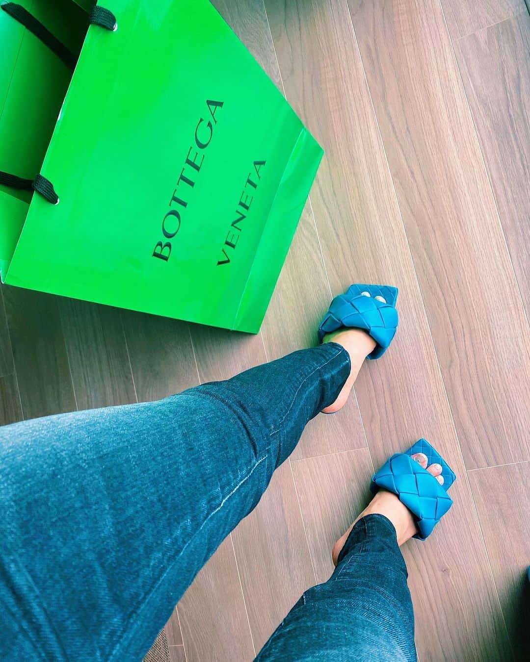 谷口紗耶香のインスタグラム：「love.love.love🌿 @bottegaveneta  @newbottega   #instamodel#instaootd#ootd#model#japanesemodel#sayakataniguchi#shooting#kawaii#girl#mama#instafashion#japanese#today#cute#拍照#可爱#今天的衣服#谷口紗耶香#时尚#패션#귀엽다#일본인#촬영#ママリ#ボッテガヴェネタ#bottegaveneta」