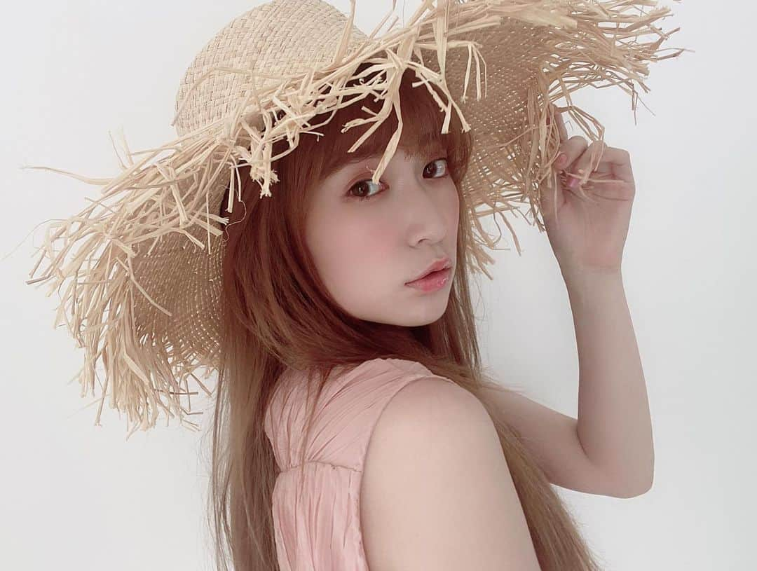 吉田朱里さんのインスタグラム写真 - (吉田朱里Instagram)「今月号の @ray.magazine は 夏秋メイク企画だよ👗👒 見てねー！ . #ray #メイク　#makeup #夏メイク #秋メイク」7月29日 16時31分 - _yoshida_akari