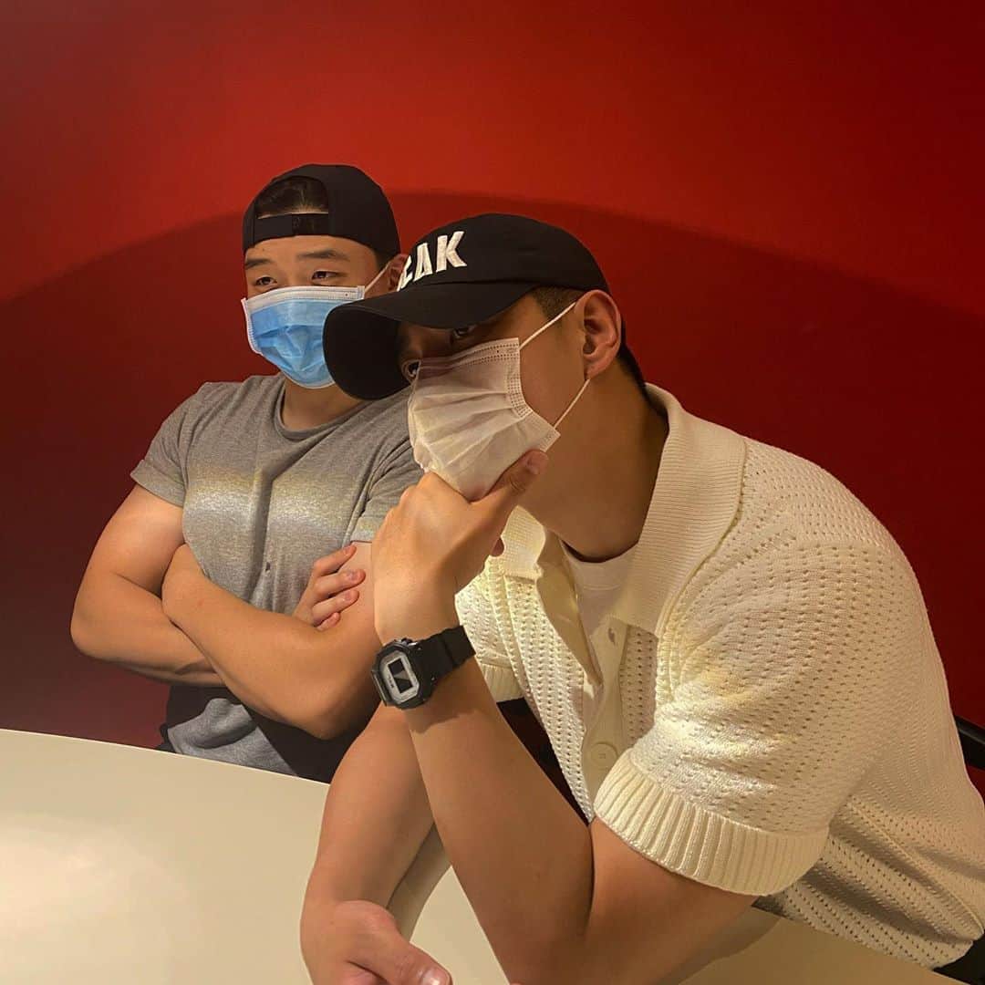 ビボム のインスタグラム：「말 안듣는 아이랑🤦🏻」