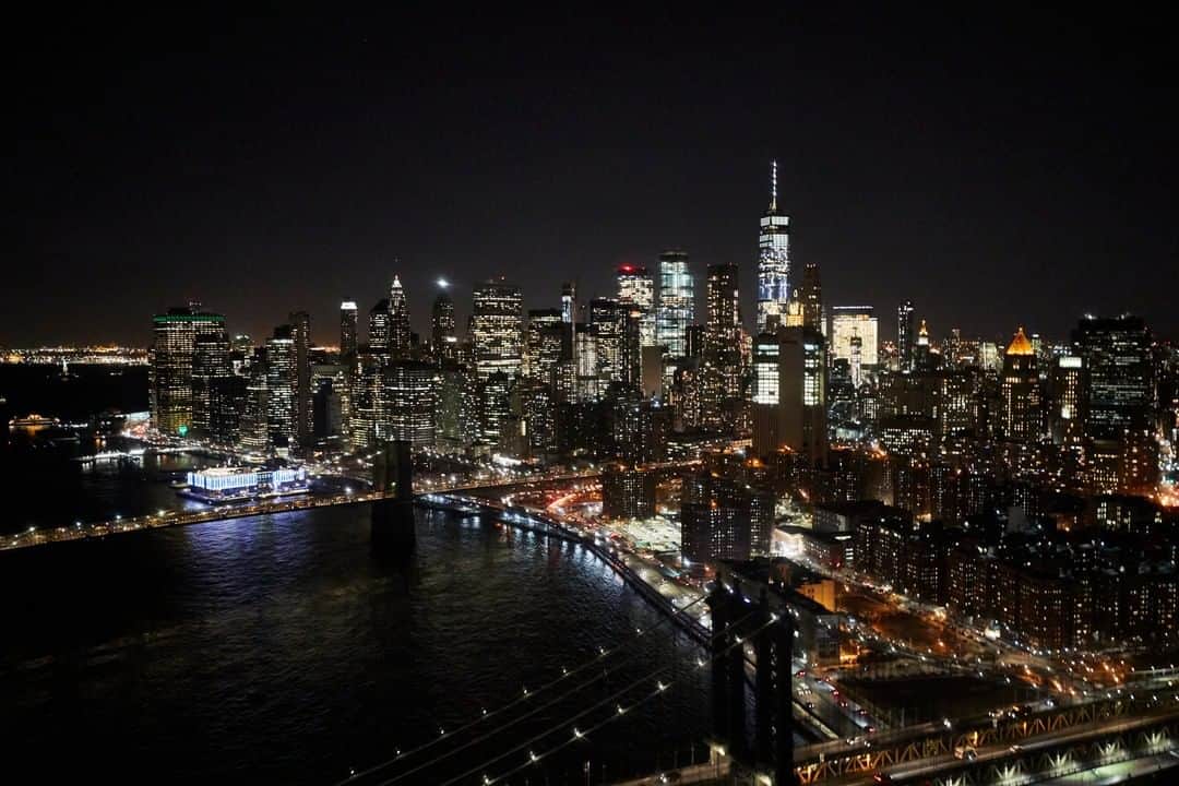 nyonairさんのインスタグラム写真 - (nyonairInstagram)「🏙Breathtaking views for 25% off!✨ . . Buy Now, Schedule Later! Valid for 2 years. . . @flynyon @nyonair @nyonstudio #flynyon #nyonair #nyonstudio #nychelicopter #helicopter #newyorkcity #nyc #nycprimeshot #manhattan #nycphotos #ocapture_nyc #ig_nycity #nycgo #newyork_ig」7月29日 8時00分 - nyonair