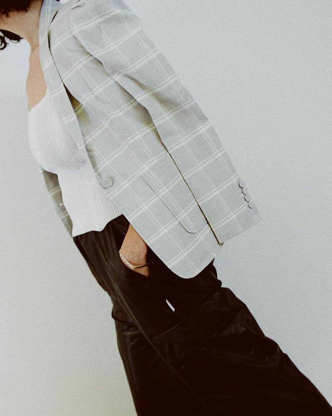 レベッカテイラーのインスタグラム：「The summer blazer.」