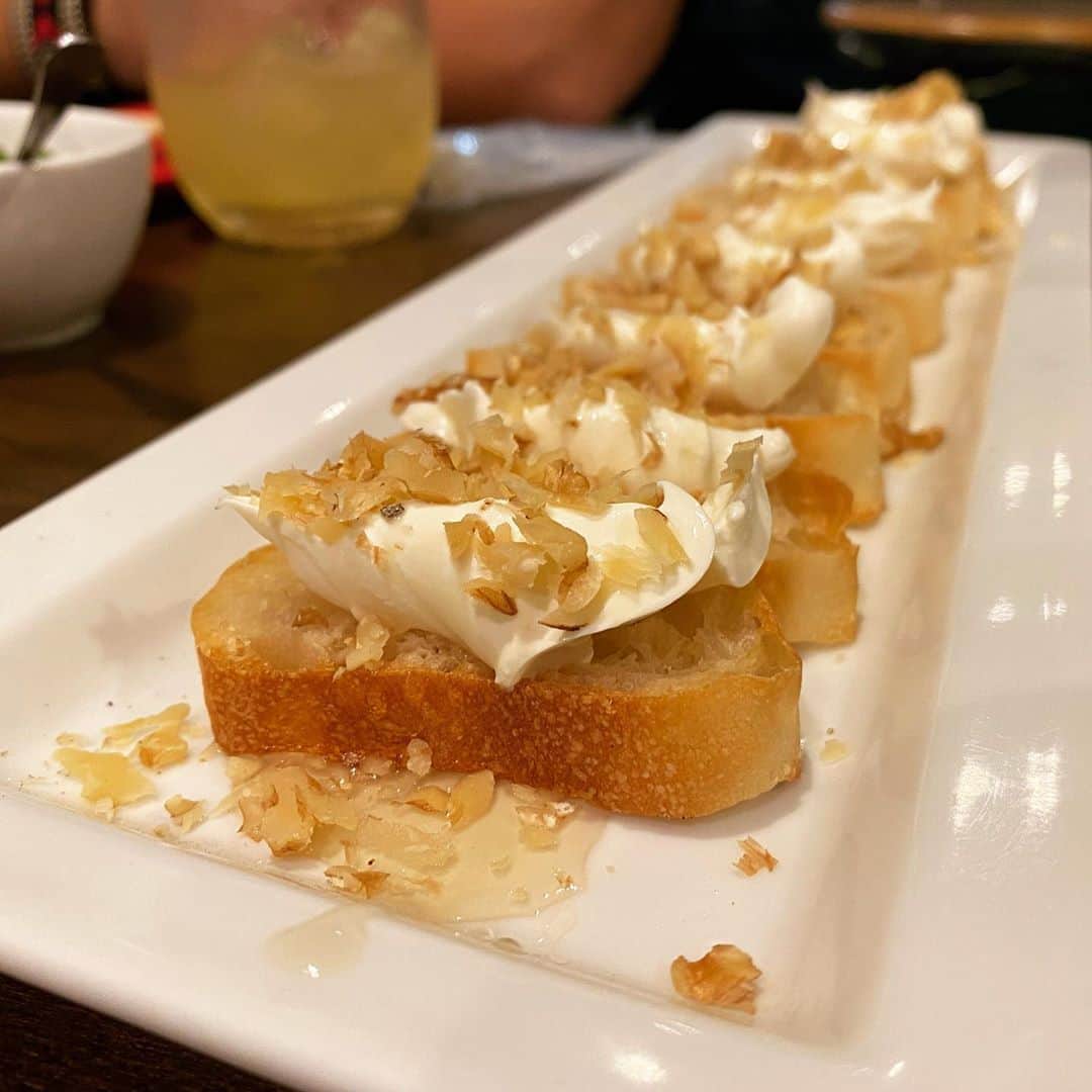 のインスタグラム：「パンと肉」