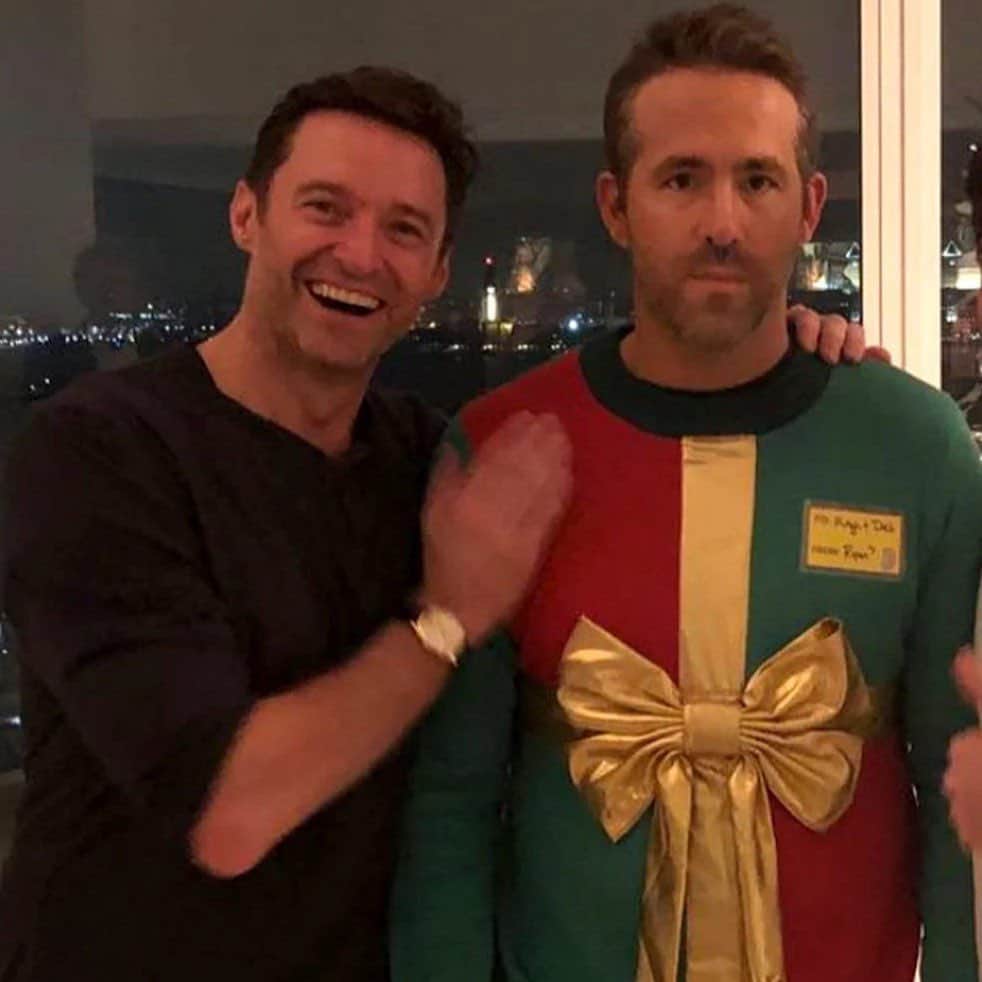 E! Onlineさんのインスタグラム写真 - (E! OnlineInstagram)「If there’s one person who can successfully drag Deadpool, it’s Wolverine. 😂 Link in bio to see how Hugh Jackman brought Blake Lively into his latest roast of Ryan Reynolds. 👀 (📷: Instagram)」7月29日 8時30分 - enews