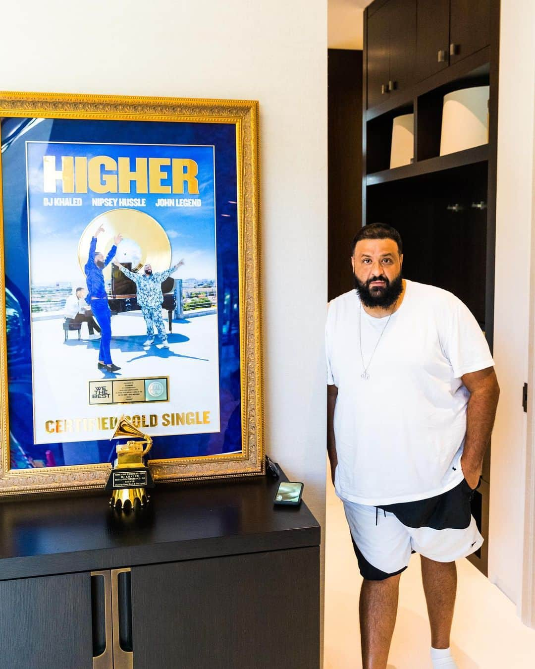 DJキャレドさんのインスタグラム写真 - (DJキャレドInstagram)「HIGHER 🤲🏽🏁 GRAMMY WINNING 🏆 and @riaa_awards CERTIFIED GOLD! @nipseyhussle @johnlegend 🙏🏽 long live Nip! This is for Nip and his family! And for hip hop Bless up @laurenlondon @stevecarless Blacc Sam and #AllMoneyIn 🙏🏽 #HIGHER PLAQUE HAS ARRIVED 🙏🏽 @recordingacademy @wethebestmusic @rocnation @epicrecords #ALLMONEYIN the marathon continues! @ivanberrios 📸」7月29日 8時43分 - djkhaled