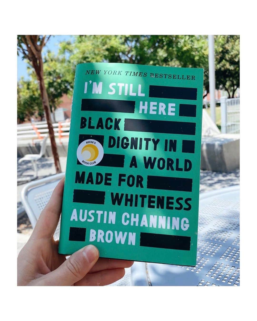 メリル・デイヴィスのインスタグラム：「“For only by being truthful about how we got here can we begin to imagine another way.”  - A good friend recommended this book to me and now I’m recommending it to all of YOU! Truly powerful. Thank you @austinchanning.」