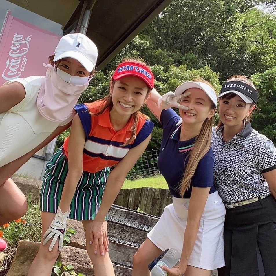 相川友希のインスタグラム：「ゴルフ⛳️ やっと行けた♡#golf #趣味 #ゴルフ　#日本酒会　#ひまわり　#ようこそ　#ゴルフ三昧　#女子会　#もう焼かない　#真っ黒　#梅雨明けして夏は来るの？　#幸せ話　#元気付けてくれる人　#ありがとう　#変なポーズ多め　#近所ゴルフ 次いつーー💛」